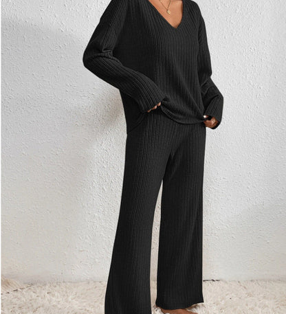 Edina – V-neck and knitted pattern two-piece outfit