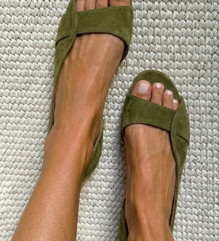 Rentoja slingback-sandaaleja mokkanahasta