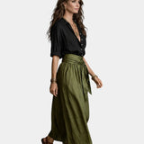 Dione | Jupe midi + chemise noire offerte