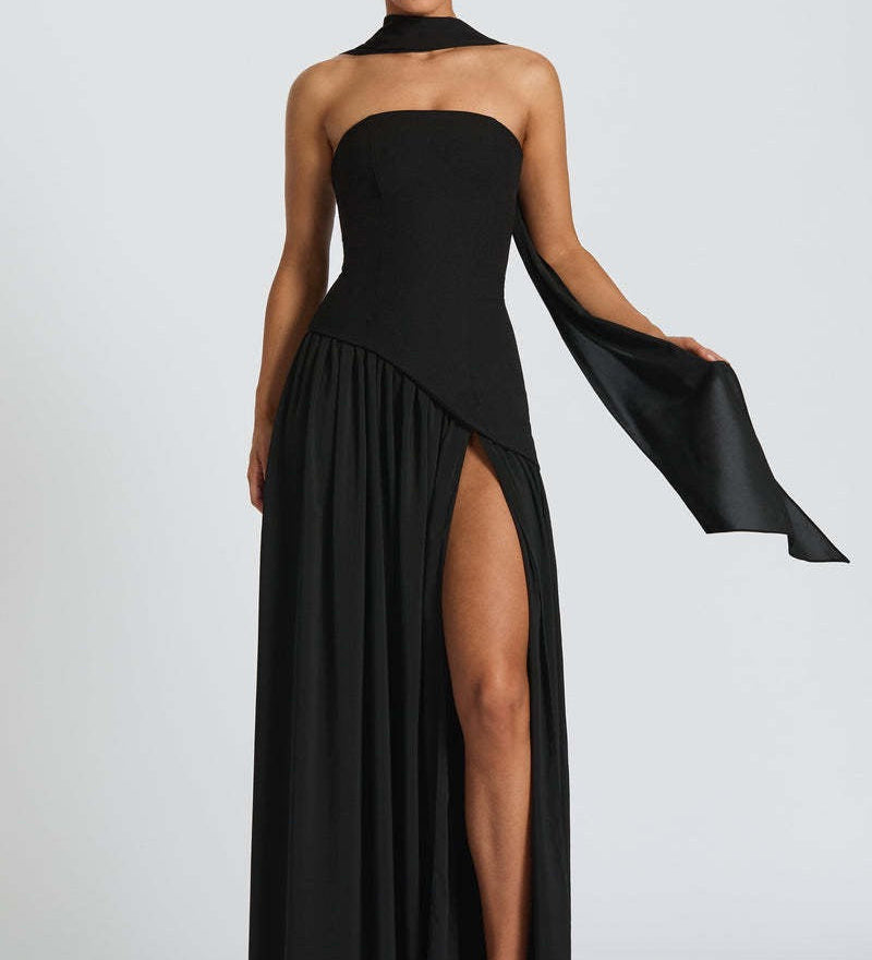 Beata – Sophisticated Long Dress