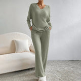 Edina – V-neck and knitted pattern two-piece outfit
