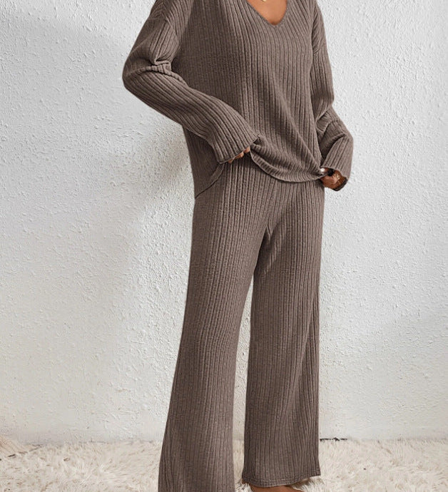 Edina – V-neck and knitted pattern two-piece outfit
